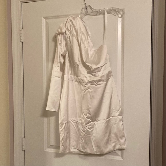 Mac Duggal White Satin One Shoulder Bow Dress Long Sleeve Cocktail Hoco - Picture 3 of 6